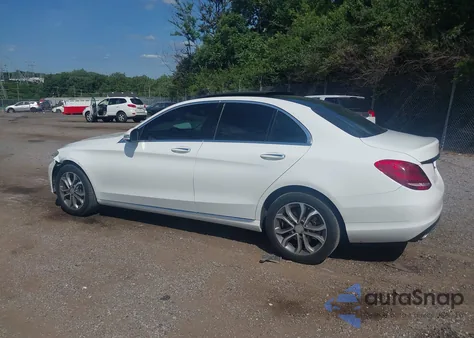 2015 Mercedes-Benz C 300 4Matic/Luxury 4Matic/Sport 4Matic z USA, uszkodzony, nr VIN 55SWF4KB1FU090539